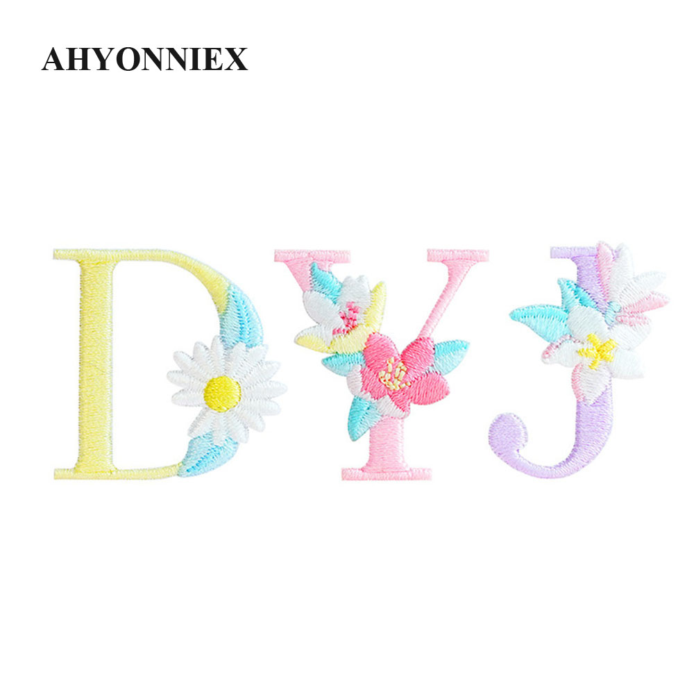 1 Self Adhesive Flower Capital - Embroidery Letter N recension och pris
