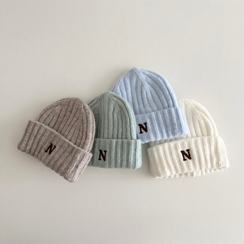 Korean Style Kids Knit Beanie  - Embroidery Letter N recension och pris